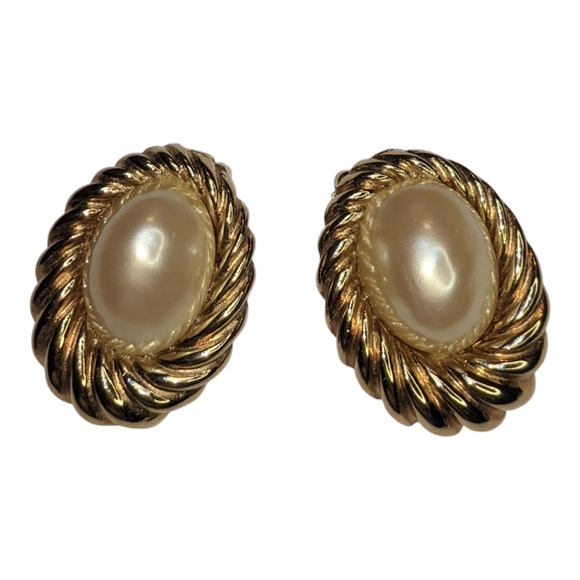 Gorgeous Vintage Designer Clip On Earrings Faux Pearls Beautiful 😍❤️ - Picture 2 of 7
